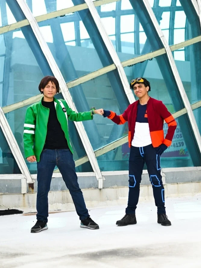 两人照片级写实姿势 原图