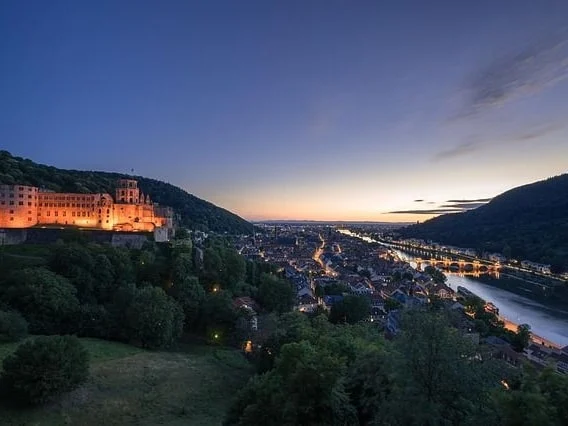 基于参考图的高质量照片增强 原图